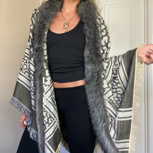 Jackets & Blazers - Poncho / Overlay with faux fur